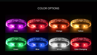 Vente en gros Bracelets LED activés par le son et RF télécommandés Bracelets lumineux en silicone pour concerts, événements et fêtes