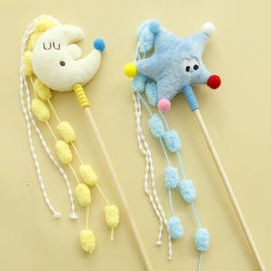 Stelle lune lunghe aste per gatti Teaser Stick nappe giocattoli interattivi per gatti in peluche color caramella - Product Image 1