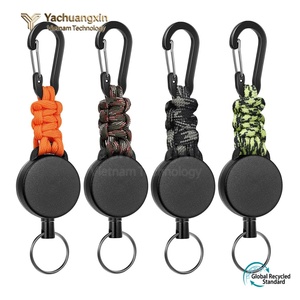 Porte-clés rétractable noir avec mousqueton et boucle en paracorde pour usage extérieur - Product Image 3