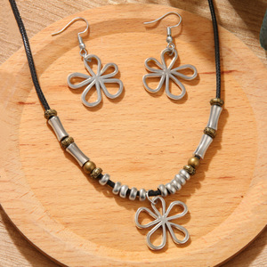 Conjunto de collar y pendientes de cuerda encerada con cuentas de flor de plata tibetana para mujer, joyería de moda, cadena para suéter, accesorio de playa - Product Image 1