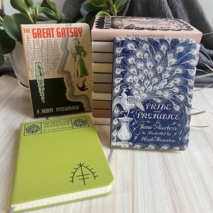 クラシック傑作カバーノートブックA6: 高慢と偏見、グレートギャツビー、オズの魔法使い、灯台へ - Product Image 2