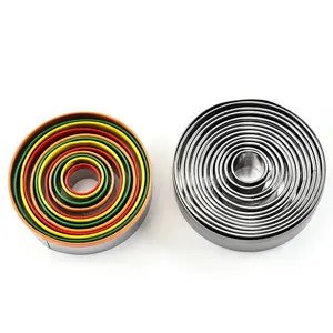 Set di tagliabiscotti rotondi colorati da 12 pezzi 430 stampi per anelli per ciambelle rotondi in acciaio inossidabile con scatola di ferro