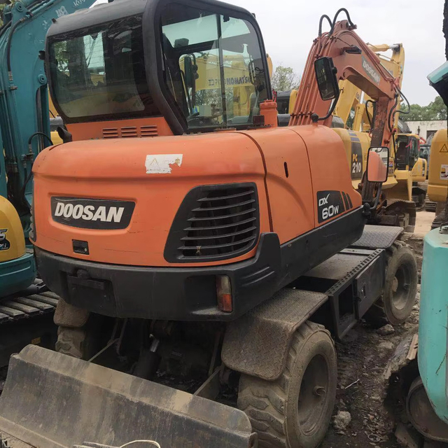 Used Doosan DX60w Wheel Excavator 2020 Model Yanmar Engine & Hydraulic Pump 6 Ton Made in Korea 85% New