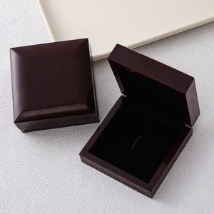 Bouton de manchette carré pince à cravate boîte-cadeau boîte en bois en plastique gravé blanc et rouge haut de gamme à la mode paquet de stockage rentable - Product Image 3