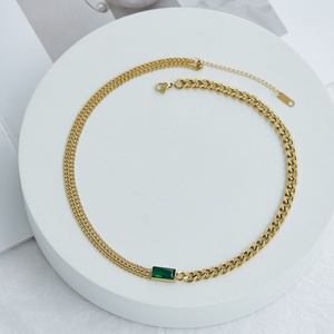 Collier en acier inoxydable plaqué or 24 carats anti-ternissement avec pierre en zircon taille émeraude, cadeau unisexe - Product Image 2