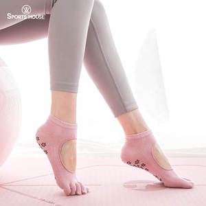 <span class=keywords><strong>Calcetines</strong></span> antideslizantes de cinco dedos para mujer, <span class=keywords><strong>calcetines</strong></span> de Ballet con correa cruzada, 5 dedos, <span class=keywords><strong>calcetines</strong></span> de Yoga Pilates con empuñaduras, <span class=keywords><strong>calcetines</strong></span> abiertos con punta <span class=keywords><strong>Injinji</strong></span> - Product Image 1
