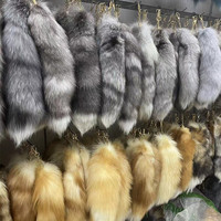 Vente en gros cristal 40 cm grande queue de renard arc-en-ciel moelleux pas cher fourrure de renard queue porte-clés pour la décoration vraies queues de renard