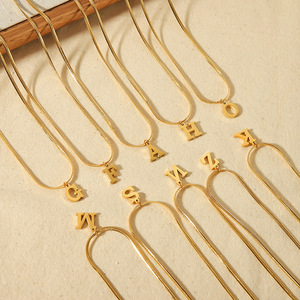 Collier de Clavicule <span class=keywords><strong>en</strong></span> Acier Titane Hypoallergénique Durable avec 26 Lettres, Style Luxe Léger, Idéal pour le Quotidien, les Fêtes et les Cadeaux d'Anniversaire - Product Image 3