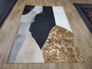 <span class=keywords><strong>Tappeto</strong></span> Moderno Fatto a Mano in Pelle Bovina Grigia con Motivi Geometrici, Antiscivolo, Design Italiano e <span class=keywords><strong>Scandinavo</strong></span> per Ingresso e Soggiorno - Product Image 5