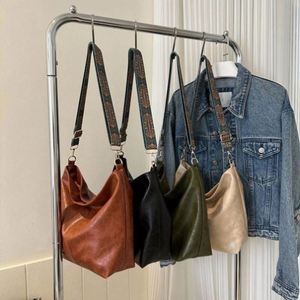 I-0658 Factory New Women's Fashion Handbag Single Shoulder Crossbody Bag Large Capacity Bucket Bags Summer Autumn Winter PU <b>ZIP</b> - Product Image 5