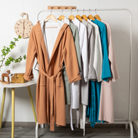 Vente en gros Peignoir 5 étoiles personnalisé avec logo Peignoir de luxe pour hôtel spa Kimono blanc Robe gaufrée d'été pour femmes couleur crème glacée piscine rose