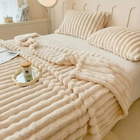 Vente en gros de couverture de lit double couche en minky personnalisée grande taille couvertures de luxe en peluche lapin en fausse fourrure pour l'hiver