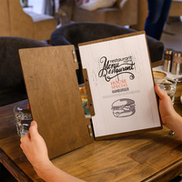 Cubierta de libro de tablero de menú de madera grabada personalizada abrochada con correa de cuero soporte de carpeta de menú de restaurante cubierta de menú personalizada