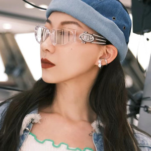 Lunettes de soleil Y2K futuristes tendance pour unisexe, style rétro hip-hop, version femme, monture en alliage, verres PC, vente en gros - Product Image 3