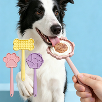Tapis de léchage pour chien en silicone écologique, forme gâteau amusante, pour distribution lente de friandises, jouet à mâcher recyclé pour chien, directement de l'usine