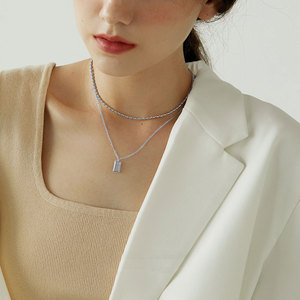 French Royal Revival Double-layered Necklace Featuring Stacked <strong>Metal</strong> Small <strong>Gold</strong> Bricks and <strong>Collar</strong> Chain for Women - Product Image 3