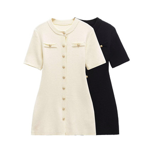 TAOP&ZA Abito in <span class=keywords><strong>Maglia</strong></span> da Donna Primavera 2025, Nuovo Stile Retrò con Collo Tondo, Maniche Corte, Aderente e Decorato con <span class=keywords><strong>Bottoni</strong></span> - Product Image 1