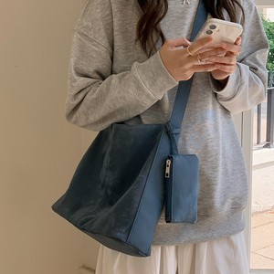 กระเป๋าสะพายข้างสีขาว ความจุเยอะ ตัวล็อคแม่เหล็ก ช่องซิป ใส่ได้ทุกวัน กระเป๋าโท้ทผู้หญิง ฤดูใบไม้ผลิ 2025 - Product Image 4