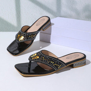 Nouvelles tongs d'été 2025 pour femmes, légères, antidérapantes, à semelle en caoutchouc à paillettes, style européen et américain, grande taille, épaisses - Product Image 6