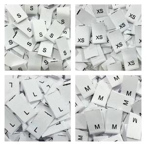 Marchio di codice stampato numero di dimensioni <span class=keywords><strong>etichette</strong></span> di <span class=keywords><strong>abbigliamento</strong></span> <span class=keywords><strong>etichette</strong></span> di formato tessuto <span class=keywords><strong>abbigliamento</strong></span> taglia etichetta di collo <span class=keywords><strong>per</strong></span> indumento in magazzino - Product Image 2