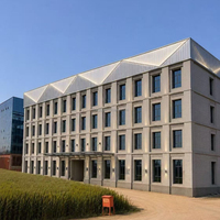 Atelier préfabriqué en structure métallique industrielle avec paroi en panneaux sandwich