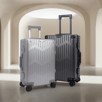 Valise classique à ouverture frontale en aluminium avec cadre entièrement métallique, poignée latérale à ressort lent, serrure à code TSA, roues silencieuses, bagage de voyage