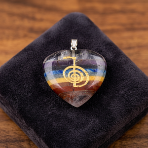 Colgante de Chakra en Forma de Corazón con Símbolo Chapado en Oro e Incrustaciones de Ágata, Amuleto Religioso, Joyería de Regalo Unisex, Estilo Clásico de Gujarat - Product Image 2