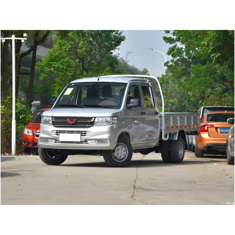 شاحنة صغيرة نقل البضائع الأكثر شعبية من Wuling Rongguang سيارات بطاقة جديدة 2.0L مع 5 مقاعد مزدوجة العجلات الخلفية تستخدم البنزين