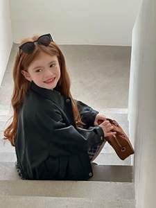 Vêtements d'extérieur pour filles automne 2025 nouveau Style occidental enfants automne <span class=keywords><strong>veste</strong></span> en <span class=keywords><strong>cuir</strong></span> à la mode décontracté en <span class=keywords><strong>cuir</strong></span> <span class=keywords><strong>veste</strong></span> haut - Product Image 4