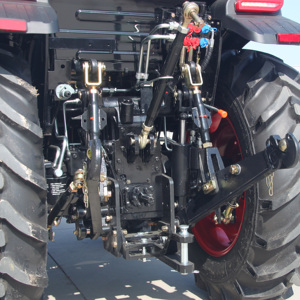 Tractor Agrícola MachineTT704 con Control de Clima, Certificado ROPS, 4WD, con Cabina - Product Image 2