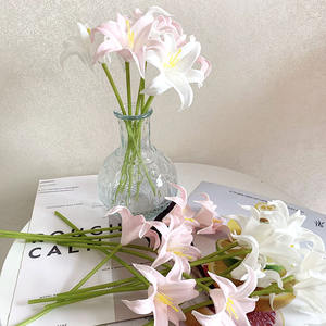 Petite <span class=keywords><strong>fleur</strong></span> artificielle <span class=keywords><strong>blanche</strong></span> d'<span class=keywords><strong>arum</strong></span> calla, idéale pour les tenues de mariage, la décoration intérieure et les produits de commerce extérieur. - Product Image 1