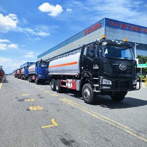 รถบรรทุกน้ำมันดีเซล FAW รุ่นใหม่ ขับเคลื่อน 6 ล้อ 6x6 สำหรับขนส่งน้ำมันดิบ พร้อมหัวจ่าย - Product Image 3