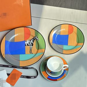 Service de vaisselle en porcelaine fine Royal Bone China, 4 pièces avec logo, cadeaux d'affaires, service de dîner - Product Image 1