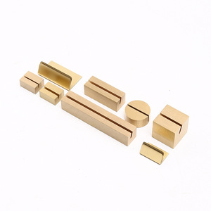 Porta Biglietti da Visita in Ottone Massiccio da 6 cm - Supporto Minimalista per Biglietti da Visita e Clip Portafoto per Scrivania, Numeri da Tavolo per Matrimoni e Prezzi al Dettaglio - Product Image 2