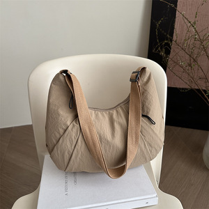 Dolce <span class=keywords><strong>stile</strong></span> Casual da <span class=keywords><strong>donna</strong></span> borsa trapuntata a tracolla in Nylon imbottito elegante e leggero Puffy diamante mezzaluna caramella personalizzata - Product Image 4