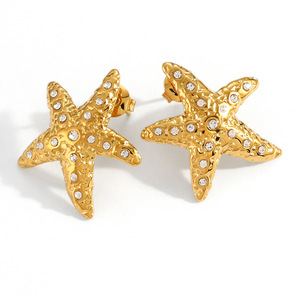 Boucles d'oreilles étoile plaquées or 18 carats avec micro-incrustation de diamants, design étoile de mer, bijoux de mode pour le bureau et la carrière - Product Image 5