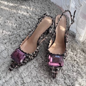 Escarpins élégants pour femmes à bout pointu avec bride arrière, ornés de cristaux et à talon aiguille fin, parfaits pour les soirées - Product Image 1