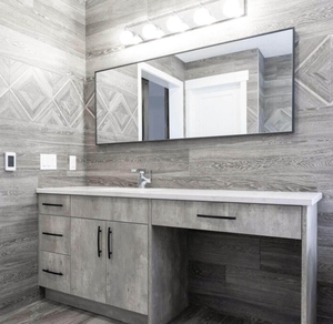 Mueble de Baño Moderno CANA en Gris Brillante con Doble Lavabo, Gabinete Alto con Torre de Almacenamiento Central, Personalizado para Uso en Hoteles y Villas - Product Image 2