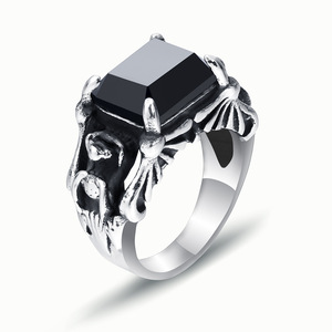 Bague Gothique Punk Vintage avec Incrustation de Verre Noir Sertie à Griffes, Bijou de Mode Masculin, Cadeau, Forme Géométrique 11MM - Product Image 1