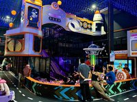 Équipement de terrain de jeu intérieur pour enfants sur mesure avec structure d'escalade, toboggan et parcours d'obstacles pour centre de jeux intérieur