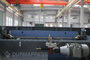Durmapress 고정밀 프레젠테이션 4mm 두께의 금속 시트 굽힘 용 스테인레스 플레이트 135 톤 3200mm