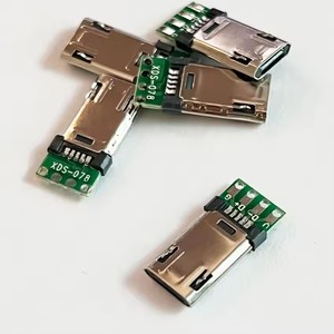 Connecteur <span class=keywords><strong>Micro</strong></span> USB 5 broches mâle <span class=keywords><strong>avec</strong></span> plaque de soudure PCB double face, <span class=keywords><strong>prise</strong></span> <span class=keywords><strong>jack</strong></span> <span class=keywords><strong>Micro</strong></span> 5P, connecteur de carte <span class=keywords><strong>à</strong></span> <span class=keywords><strong>souder</strong></span> 4 broches - Product Image 1