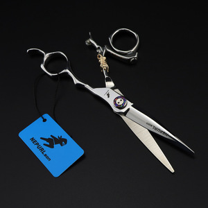 Tijeras de peluquería y barbería Mizutani de 6.0 pulgadas con mango giratorio, punta afilada y cuchillas planas para flequillo - Product Image 2