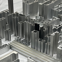 Profilé d'extrusion carré en alliage d'aluminium LX Série 6000, surface polie, découpe CNC, soudage, usage industriel pour le transport