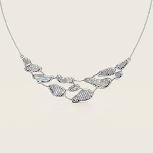 Collier rond en diamant à motif de feuille élégant, bijoux fins contemporains inspirés de la nature pour femmes - Product Image 4
