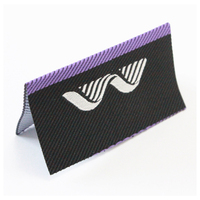Étiquettes textiles haute densité personnalisées avec logo, thermocollantes, pliées au centre, tissées