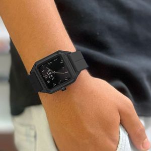 Montre à quartz analogique pour femme, style luxe léger, bracelet magnétique en acrylique, mouvement à perles, cadran carré <span class=keywords><strong>de</strong></span> 40 mm, pour le commerce transfrontalier - Product Image 4