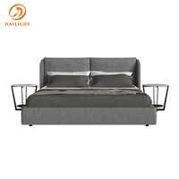Lit plateforme moderne avec tête de lit séparée, lit capitonné à dossier haut en mélange de lin gris foncé pour chambre à coucher et maison contemporaine