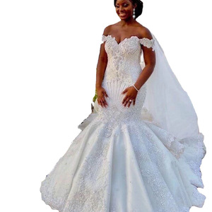 Vestido de Novia Moderno Estilo Sirena con Encaje y Cuentas, Cola Desmontable, Satén Color Marfil, Cintura Natural - Product Image 4