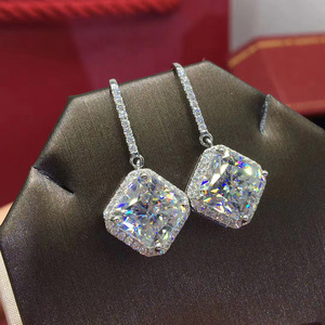 Orecchini Pendenti Grandi e Scintillanti Minimalisti, Gioielli Versatili alla Moda per Donne - Product Image 1